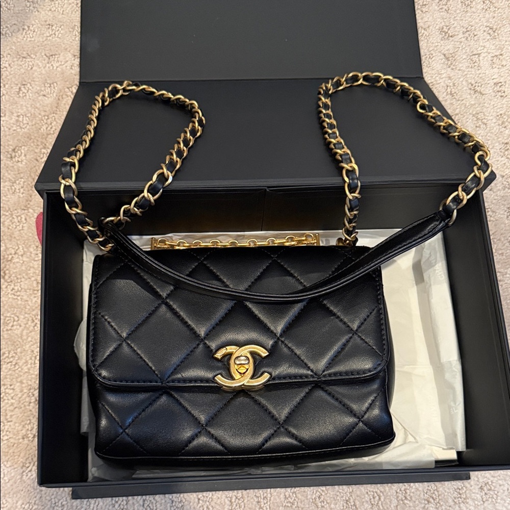 Chanel Black Quilted lambskin Shoulder Bag with Gold Chain